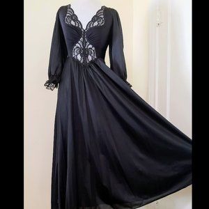 Rare Olga Vintage Night Gown Full Sweep Gothic VIctorian Size Large Style 92350